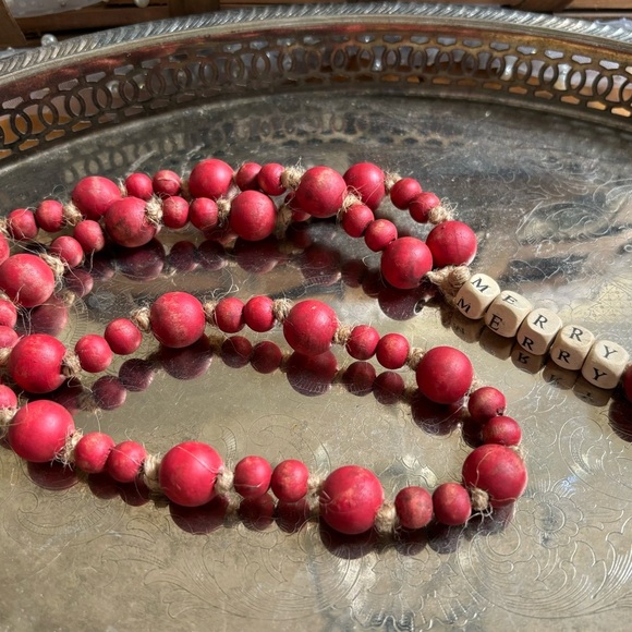 Rustic Red Bead Garland With MERRY Wood Word Holiday CHRISTMAS Decor - Picture 5 of 10